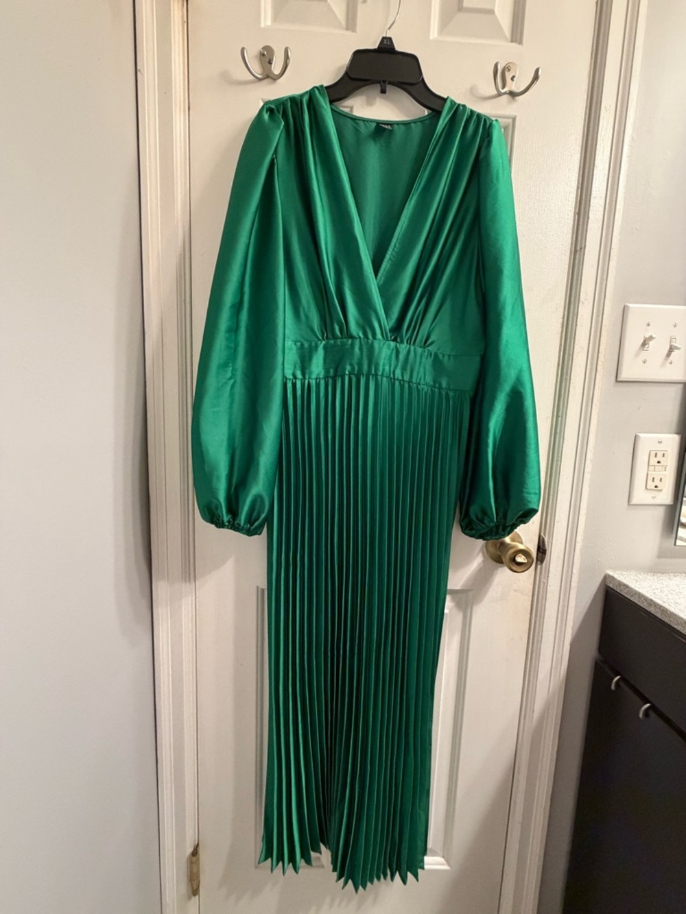 SHEIN Green Satin Pleated V-Neck Maxi Dress